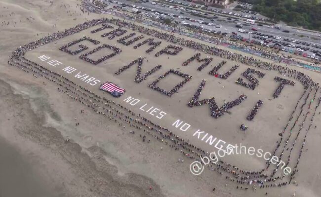 El País omitió de su portada del domingo las históricas y masivas movilizaciones contra Trump en las que millones de personas clamaron contra la guerra