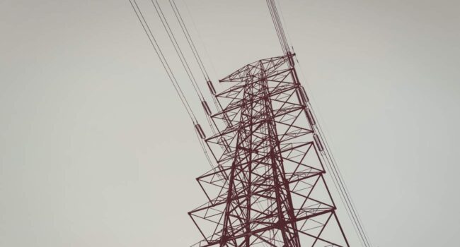 La factura de la luz experimentó una bajada en el mes de febrero del 7,4%, según el análisis de FACUA