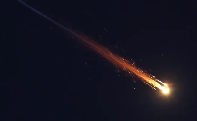 Israel y EE.UU. mantienen ataques contra infraestructura de energía, Irán amplía represalias