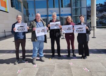 Activistas denuncian las inversiones del Santander y CaixaBank en fábricas de armas usadas por Israel en Gaza