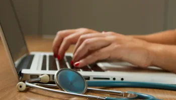 Huelga indefinida de médicos: FACUA CV, Acdesa y Cavecova advierten de que puede perjudicar gravemente a la ciudadanía del País Valencià