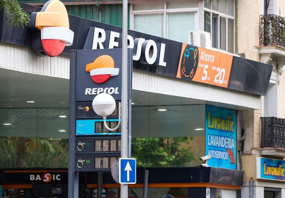 Repsol y su filial Petronor tienen los precios medios más caros de las diez principales cadenas de gasolineras