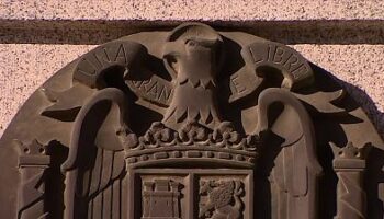 PP y Vox bloquean en la Asamblea Regional el envío al Gobierno central del catálogo de vestigios franquistas de la Región de Murcia