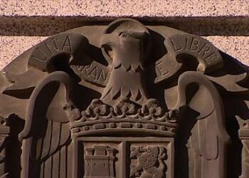 PP y Vox bloquean en la Asamblea Regional el envío al Gobierno central del catálogo de vestigios franquistas de la Región de Murcia