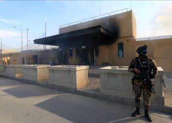 La Guerra de Irán se extiende a Irak mientras Estados Unidas ataca a milicias y la embajada norteamericana sufre un bombardeo