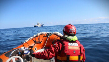 La ONG Salvamento Marítimo Humanitario (SMH) denuncia la impunidad que impera en el Mediterráneo y advierte del endurecimiento de las rutas migratorias  