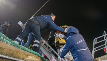 El Aita Mari llega al puerto de Vibo Valentia con 32 personas rescatadas en el Mediterráneo central