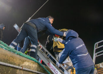 El Aita Mari llega al puerto de Vibo Valentia con 32 personas rescatadas en el Mediterráneo central