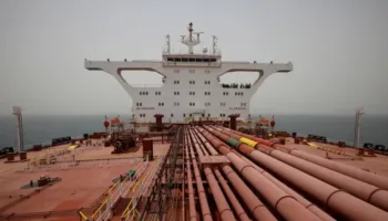 Petrolero ruso desafía bloqueo de Estados Unidos y prevé llegar a Cuba