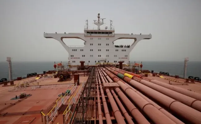 Petrolero ruso desafía bloqueo de Estados Unidos y prevé llegar a Cuba