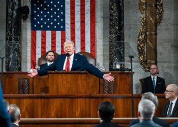 Legisladores buscan invocar 25ª Enmienda para destituir a Trump del poder