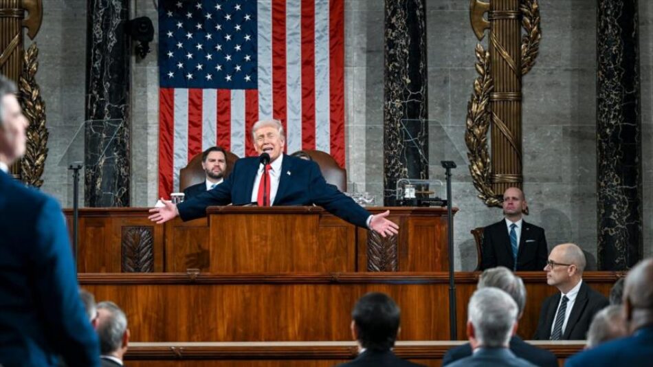 Legisladores buscan invocar 25ª Enmienda para destituir a Trump del poder