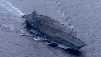 Portaviones Bush usa ruta inusual por temor a ataques de Ansarolá