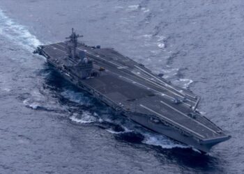Portaviones Bush usa ruta inusual por temor a ataques de Ansarolá