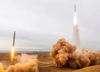 Irán lanzó oleada 100 contra 25 objetivos de EE. UU. e «Israel»