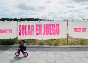 Entrega de más de 9.000 firmas contra el museo de la EMT en Mahou-Calderón (Madrid), el 29 de abril