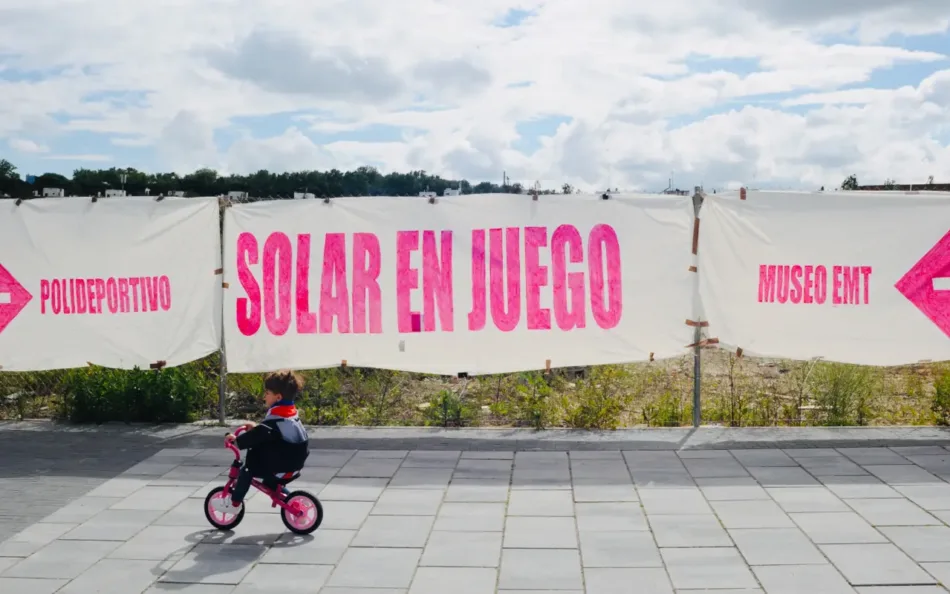 Entrega de más de 9.000 firmas contra el museo de la EMT en Mahou-Calderón (Madrid), el 29 de abril