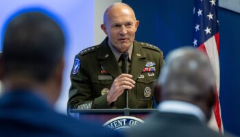 La administración Trump destituye al Jefe del Estado Mayor en plena tormenta en Irán