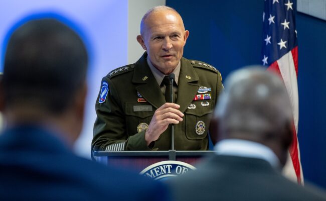 La administración Trump destituye al Jefe del Estado Mayor en plena tormenta en Irán