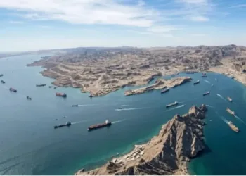 CGRI de Irán anuncia nueva estrategia de control en el estrecho de Ormuz