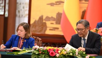 España y China firman tres acuerdos para reforzar su cooperación económica y abrir nuevas oportunidades comerciales