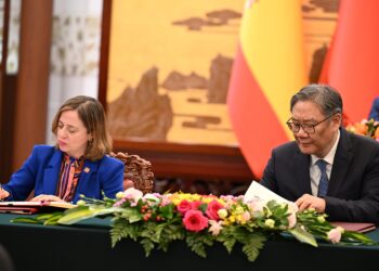 España y China firman tres acuerdos para reforzar su cooperación económica y abrir nuevas oportunidades comerciales
