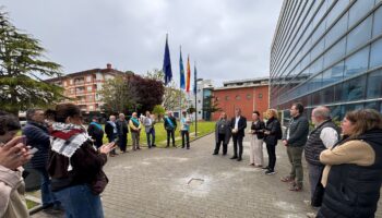 Asturias refuerza su compromiso frente al fascismo con la instalación de dos nuevas ‘Stolpersteine’ en Lluanco