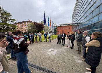 Asturias refuerza su compromiso frente al fascismo con la instalación de dos nuevas ‘Stolpersteine’ en Lluanco