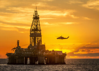 Precio del petróleo se dispara a su máximo desde 2022