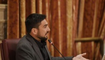IU denuncia la censura del alcalde José Luis Sanz al prohibir la proyección del documental Salud no responde en centros cívicos de Sevilla