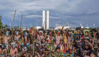 Indígenas brasileños reivindican la defensa territorial en la clausura del Campamento Tierra Libre 2026
