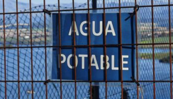 Ecologistas alerta sobre la presencia de nitratos en el agua potable de varias poblaciones de Cádiz