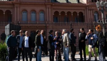Denuncian a Milei en los tribunales por cerrar la Casa Rosada a periodistas