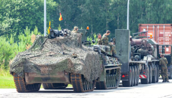 Los alemanes de entre 17 y 45 años deberán pedir permiso al Ejército para salir del país con más de tres meses de antelación tras aprobarse la nueva ley del servicio militar