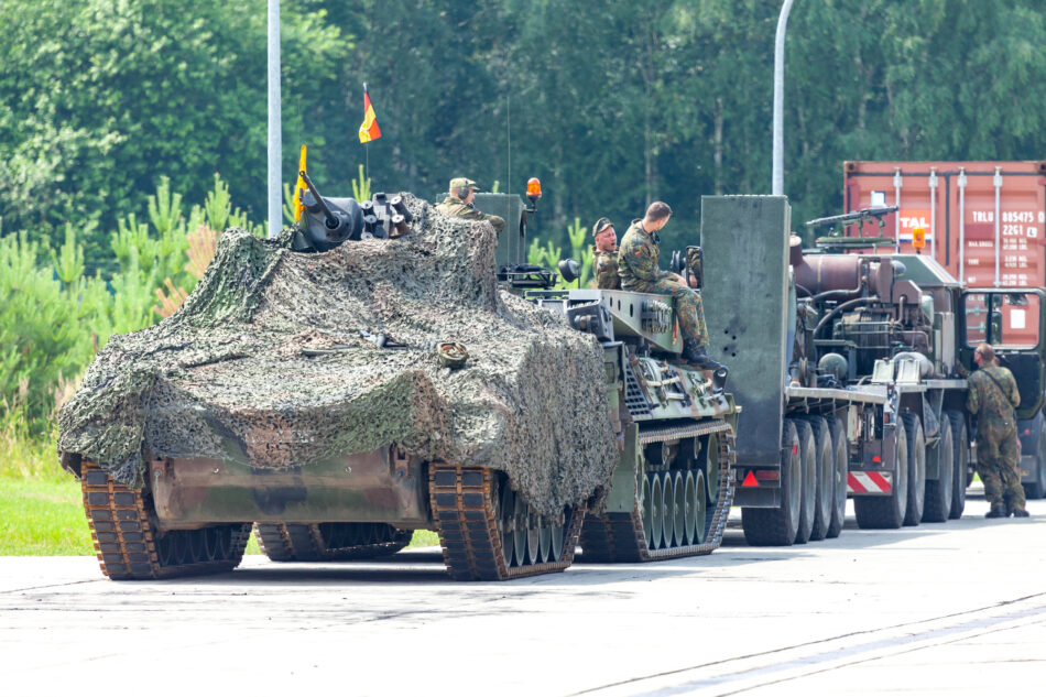 Los alemanes de entre 17 y 45 años deberán pedir permiso al Ejército para salir del país con más de tres meses de antelación tras aprobarse la nueva ley del servicio militar