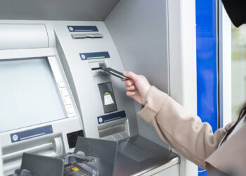 Denuncian el incesante cierre progresivo de oficinas bancarias en Extremadura