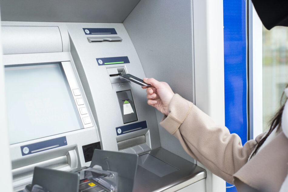 Denuncian el incesante cierre progresivo de oficinas bancarias en Extremadura