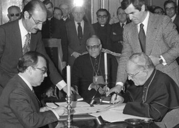 Personalidades y colectivos exigen la derogación de los Acuerdos con la Santa Sede ante la visita del Papa a España