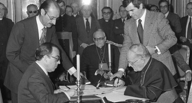 Personalidades y colectivos exigen la derogación de los Acuerdos con la Santa Sede ante la visita del Papa a España