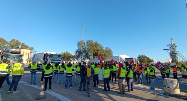Tercer día de huelga consecutiva en CEVA FLV, logista de Toyota, con amplio respaldo de la plantilla en Camp de Morvedre