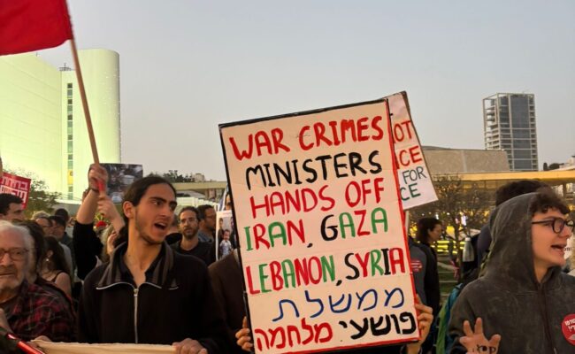 Policía israelí reprime protesta en rechazo a guerra de Netanyahu contra Irán, Líbano y Palestina