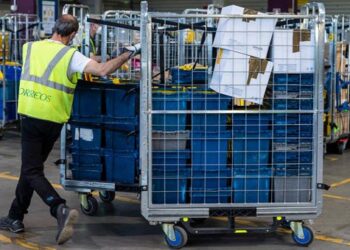 El grupo Sumar coincide con CCOO el que el modelo laboral de Correos es insostenible, y exige un cambio de rumbo