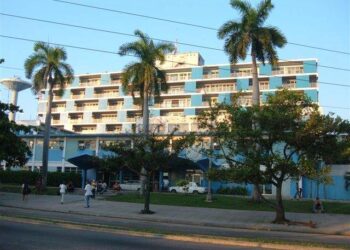 Compromís anima a la ciudadanía a sumarse a la campaña de solidaridad para la electrificación solar del hospital pediátrico William Soler de Cuba