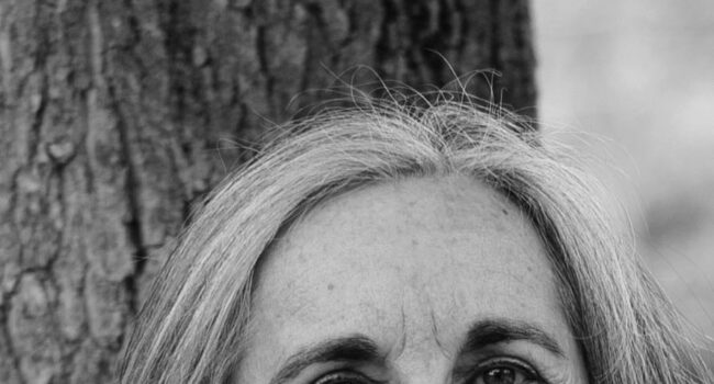 Isabel López Villa novela su experiencia con una maestra que le mostró “El otro lado”