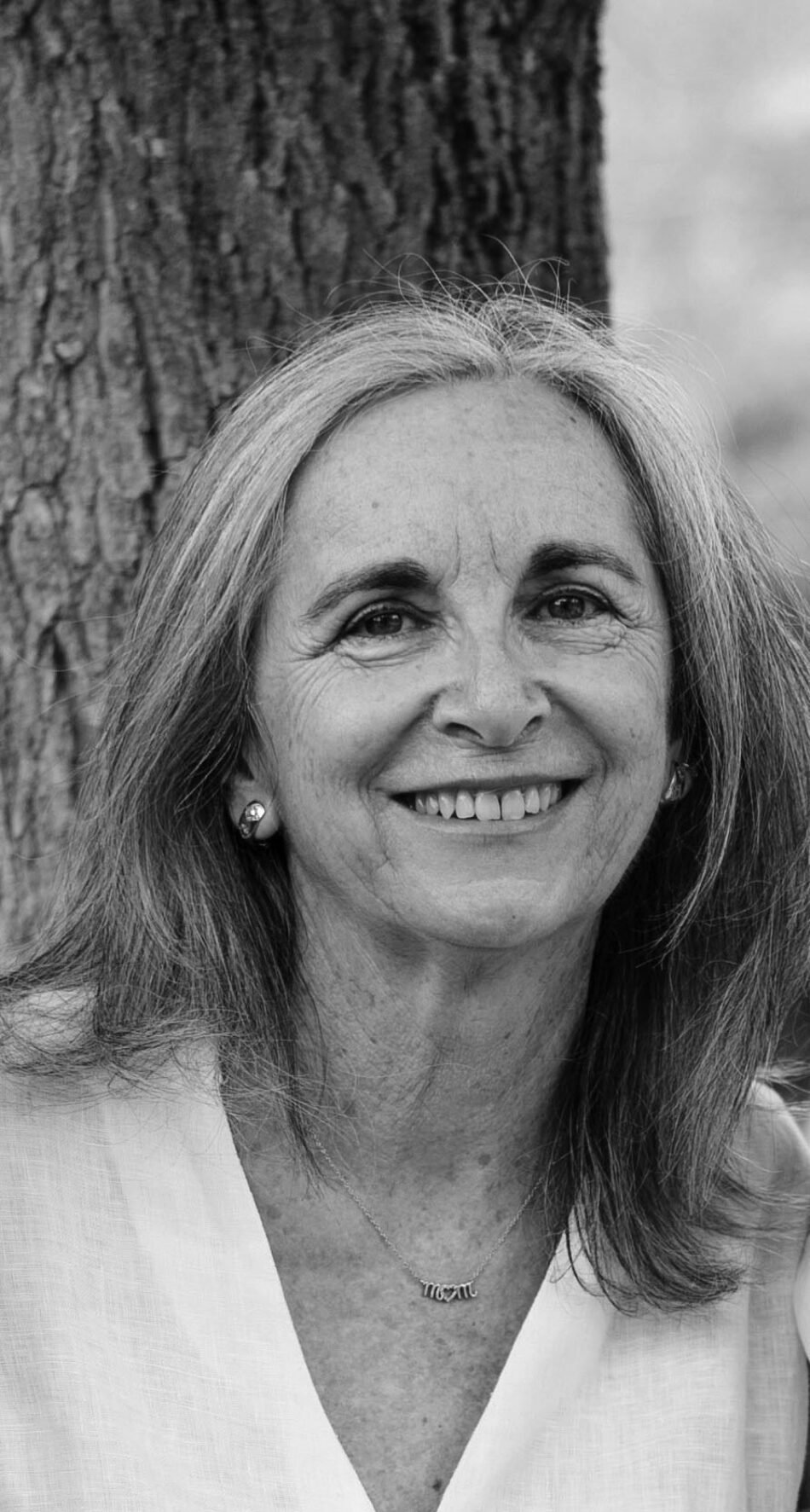 Isabel López Villa novela su experiencia con una maestra que le mostró “El otro lado”