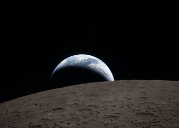 La NASA comparte la primera foto de la Tierra vista desde la cara oculta de la Luna