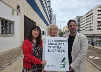 Adelante Andalucía presenta Ley contra el Cáncer junto a Ángela Claverol de Amama