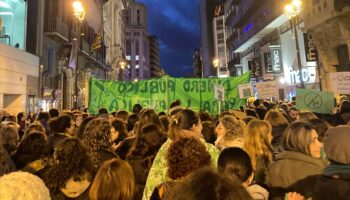 Denuncian que Jorge Azcón vuelve a usar el presupuesto público para beneficiar a sus amigos en Aragón