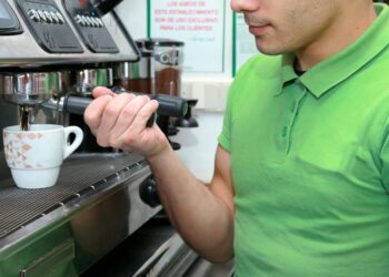 O sector servizos acaparou 8 de cada 10 empregos creados en Galiza en marzo