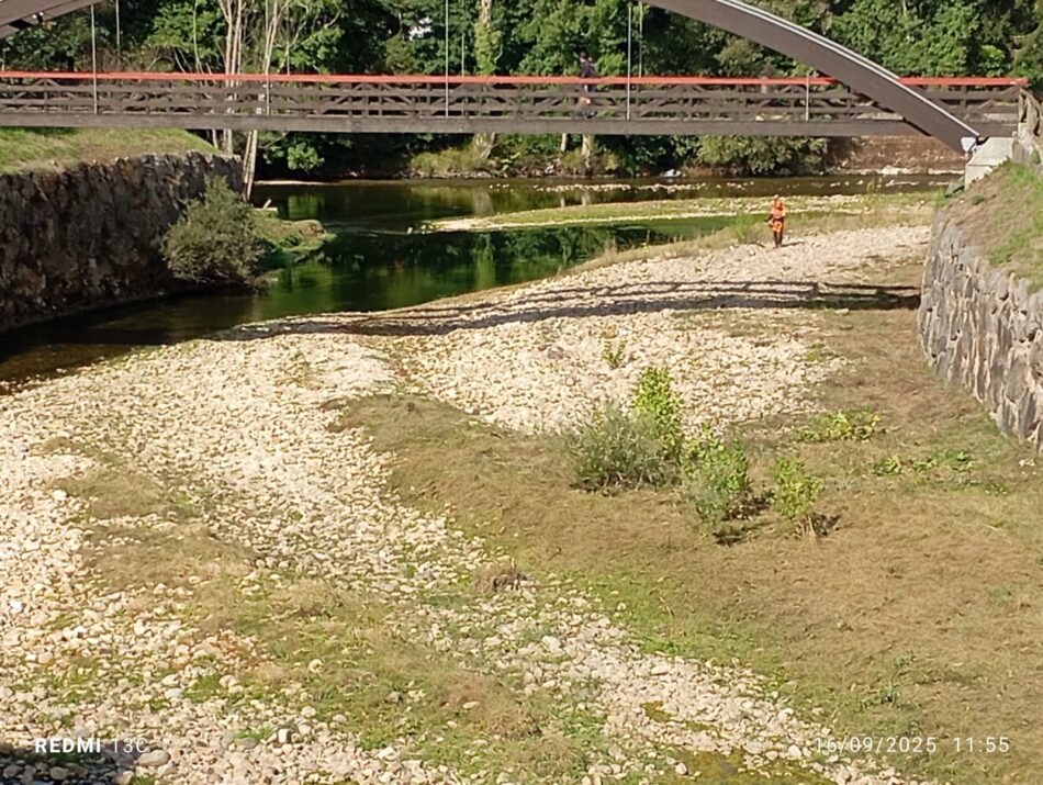 La Confederación Hidrográfica del Cantábrico sanciona a la hostelería que vierte las aguas residuales al río Gueña en la turística localidad de Cangas de Onís